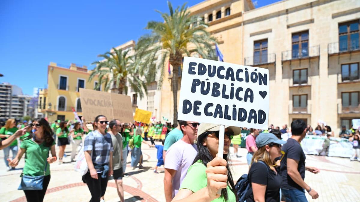 Hay que defender la enseñanza pública de su preocupante abandono