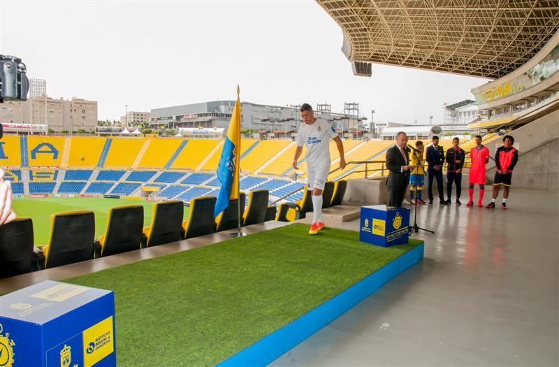 Presentación de las camisetas de la UD Las Palmas