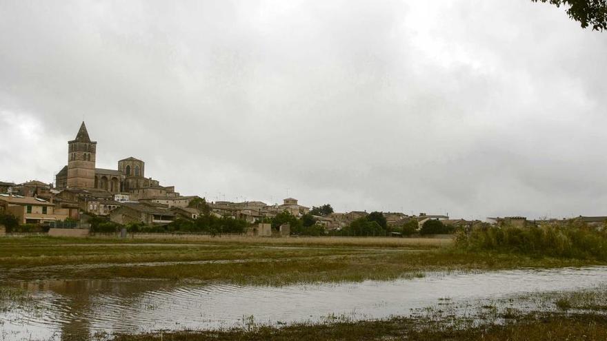 Una imagen general de la localidad de Sineu después de una lluvia abundante.