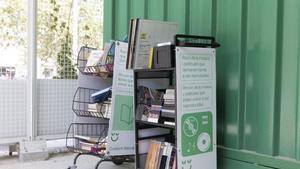 “Rincón de la música y películas” en un Punto Verde de Barcelona