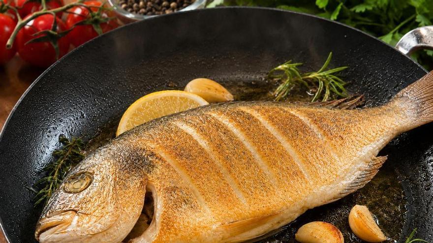 Jordi Cruz, chef, desvela el truco definitivo para cocinar pescado a la plancha:  "Piel crujiente, interior jugoso y sabor limpio"