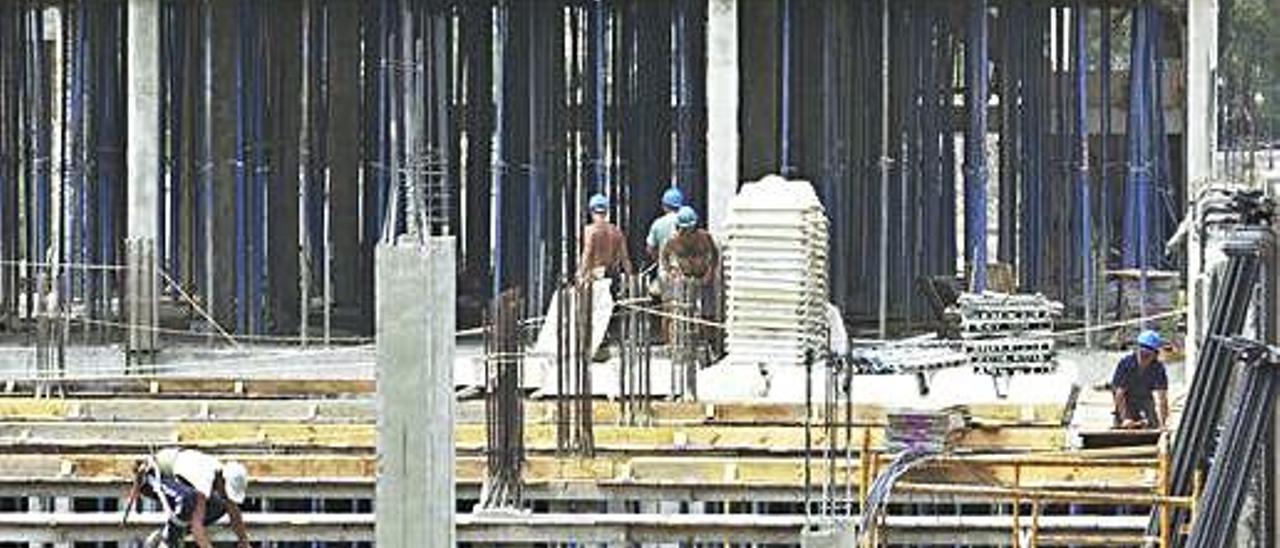 Construcción de un edificio en el municipio de Mogán.