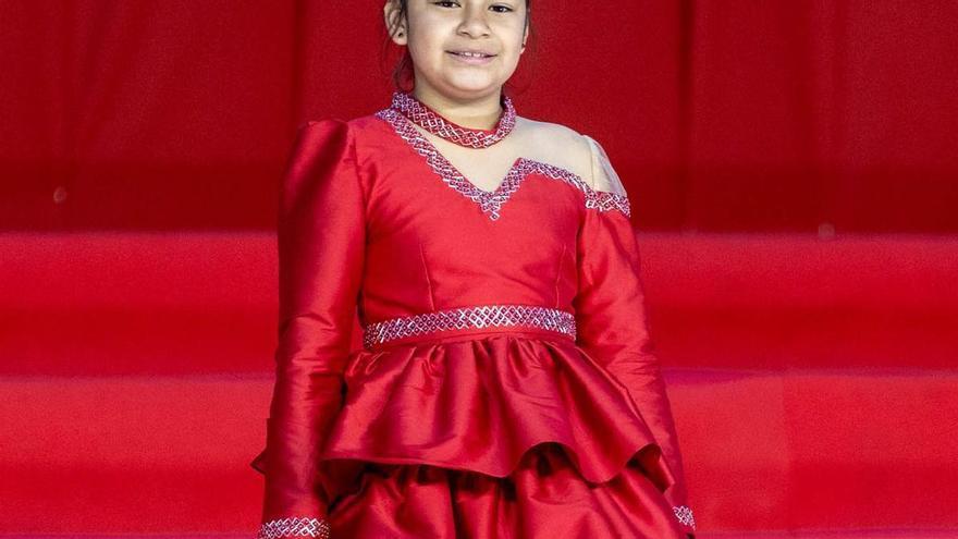 Las 80 candidatas a Bellea del Foc infantil se lucen en una Rambla llena