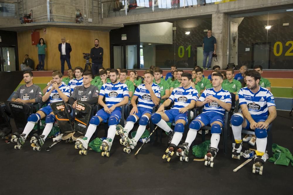 El equipo de hockey sobre patines presenta en el Palacio de los Deportes de Riazor las equipaciones para la temporada. La primera seguirá siendo verdiblanca y la segunda, blanquiazul como la del Dépor