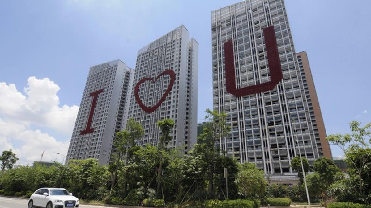 Unos edificios en Nanning con la frase 'I love you' pintada en la fachada, el 31 de julio de 2014. China se prepara para el Festival Qixi, que este año se celebra el 2 de agosto.