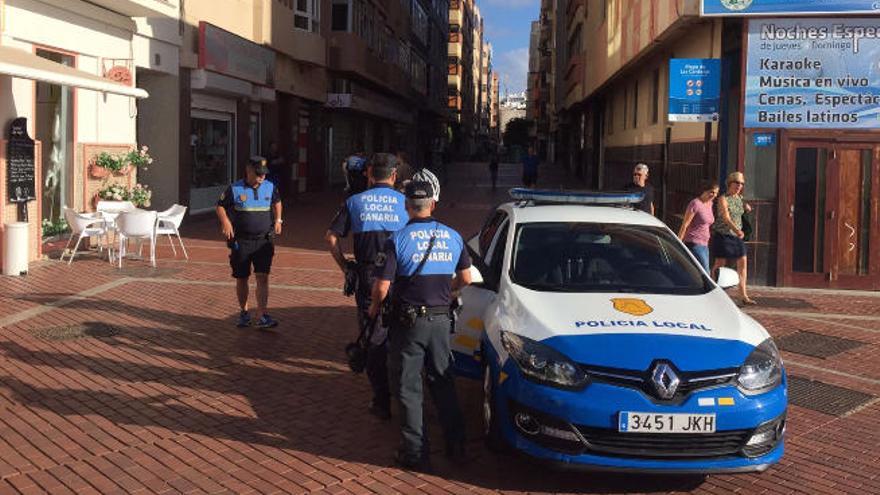 Arrestado por fotografiar a dos niñas desnudas en la playa de Las Canteras