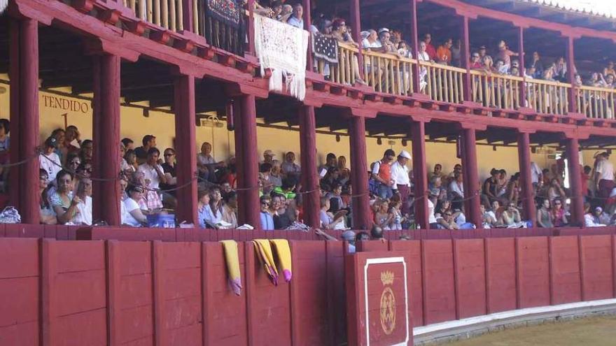 Las peñas taurinas piden al PSOE que reconsidere la posible supresión de la corrida de San Agustín