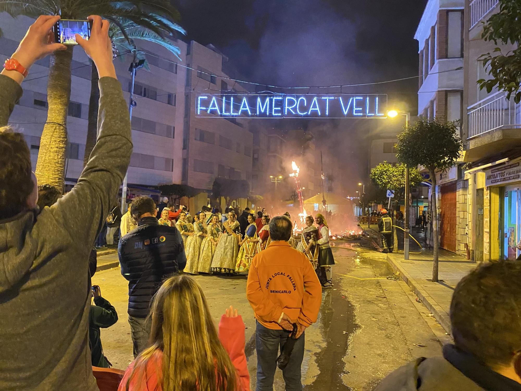 Galería I Fallas 2024: Así fue la 'cremà' de Mercat Vell, la falla ganadora de Benicarló