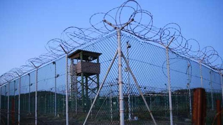 Imagen del exterior de la prisión de Guantánamo.