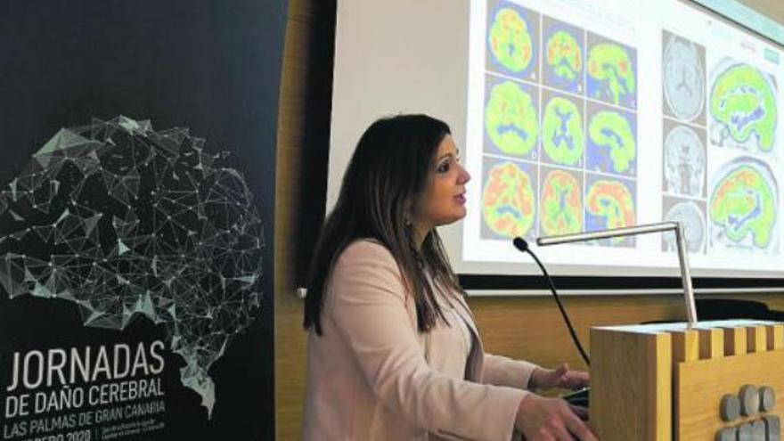 La neurocirujana Cecilia Fernández, durante su intervención en las jornadas el pasado jueves.