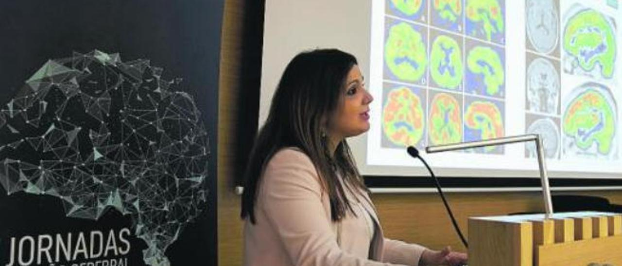 La neurocirujana Cecilia Fernández, durante su intervención en las jornadas el pasado jueves.