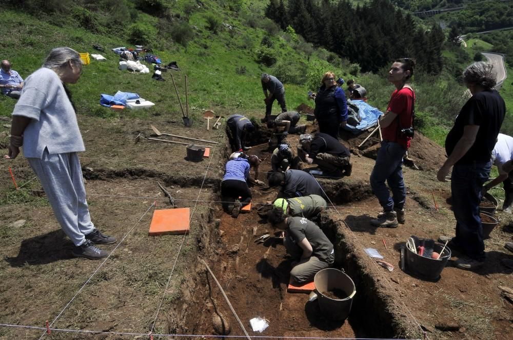 Excavación en la fosa de Parasimón