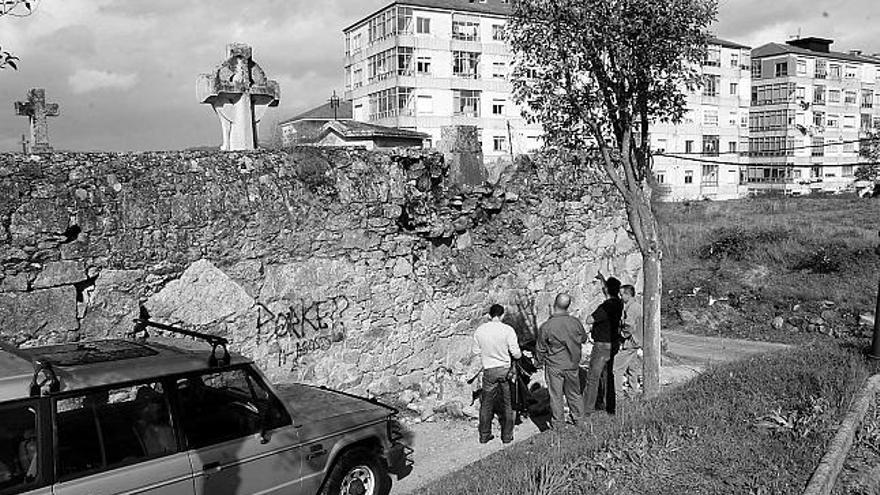 Uno de los desprendimientos del muro del cementerio de San Francisco por el mal estado