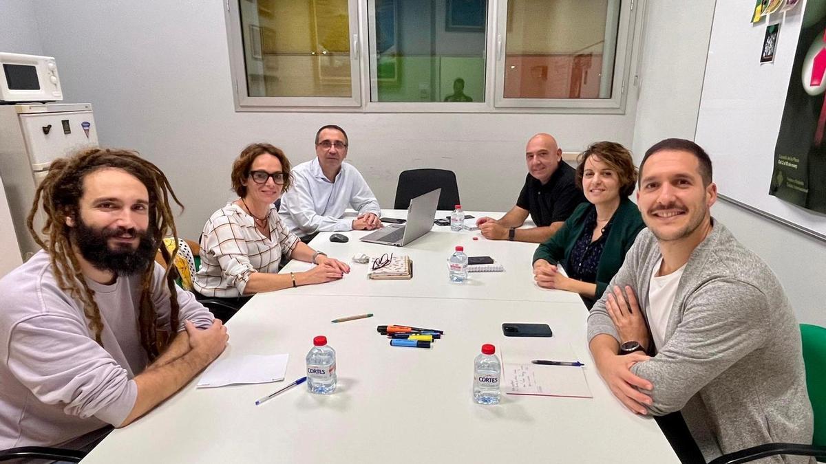 Primera reunión entre la concejala Selma, miembros de la Junta de Fiestas y representantes del Estudi Joan Rojeski.
