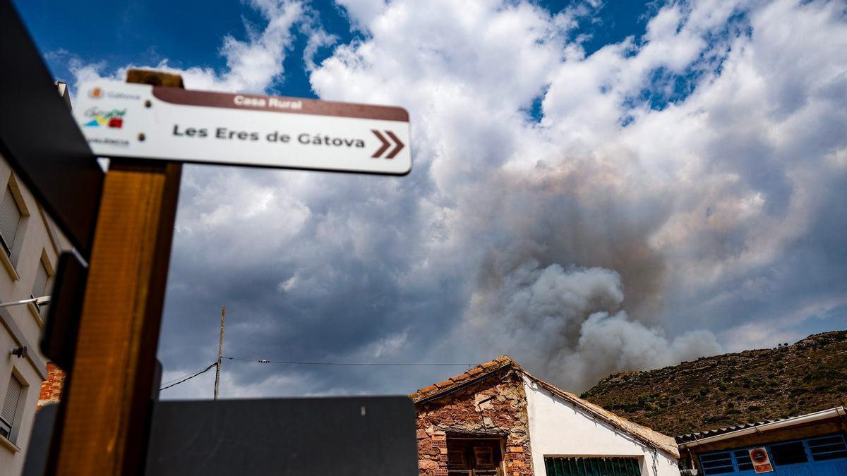 La UME se activa como apoyo terrestre en el incendio de la Serra Calderona (Valencia) con el foco en zonas inaccesibles