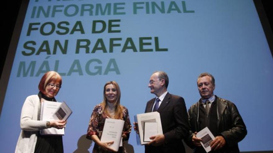 La consejera de Justicia y Administración Pública, Begoña Álvarez, el alcalde Francisco de la Torre, y la rectora de la UMA, Adelaida de la Calle; durante la presentación del informe.