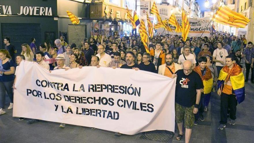 Miles de personas de Zaragoza claman contra la &quot;represión&quot; en Cataluña