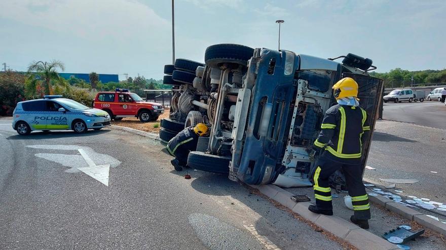 El camión hormigonera, tras el accidente.