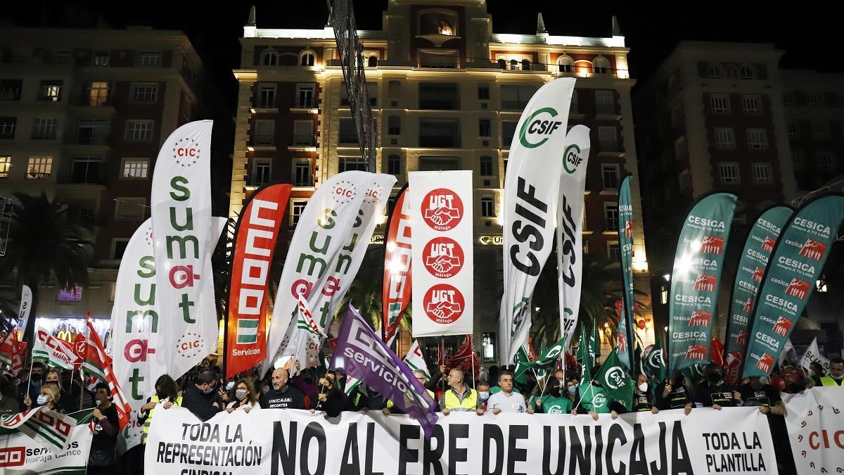 Una imagen de la manifestación que la plantilla de Unicaja Banco secunda este martes en Málaga.