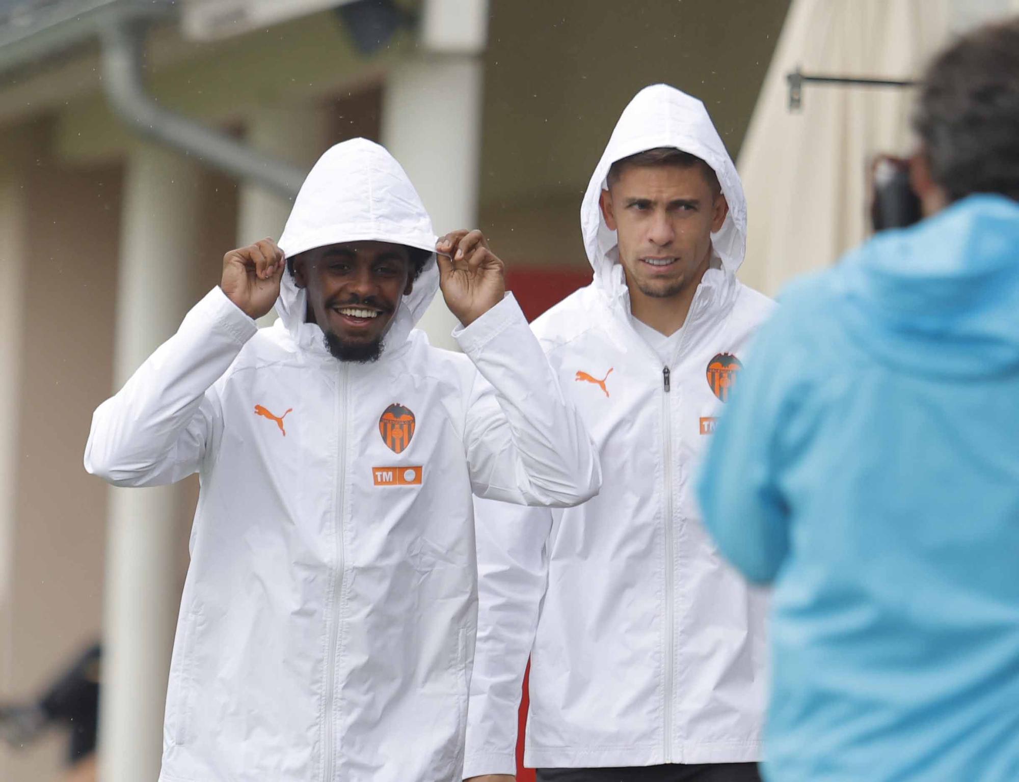 Refrescante sesión de tarde del Valencia en Suiza