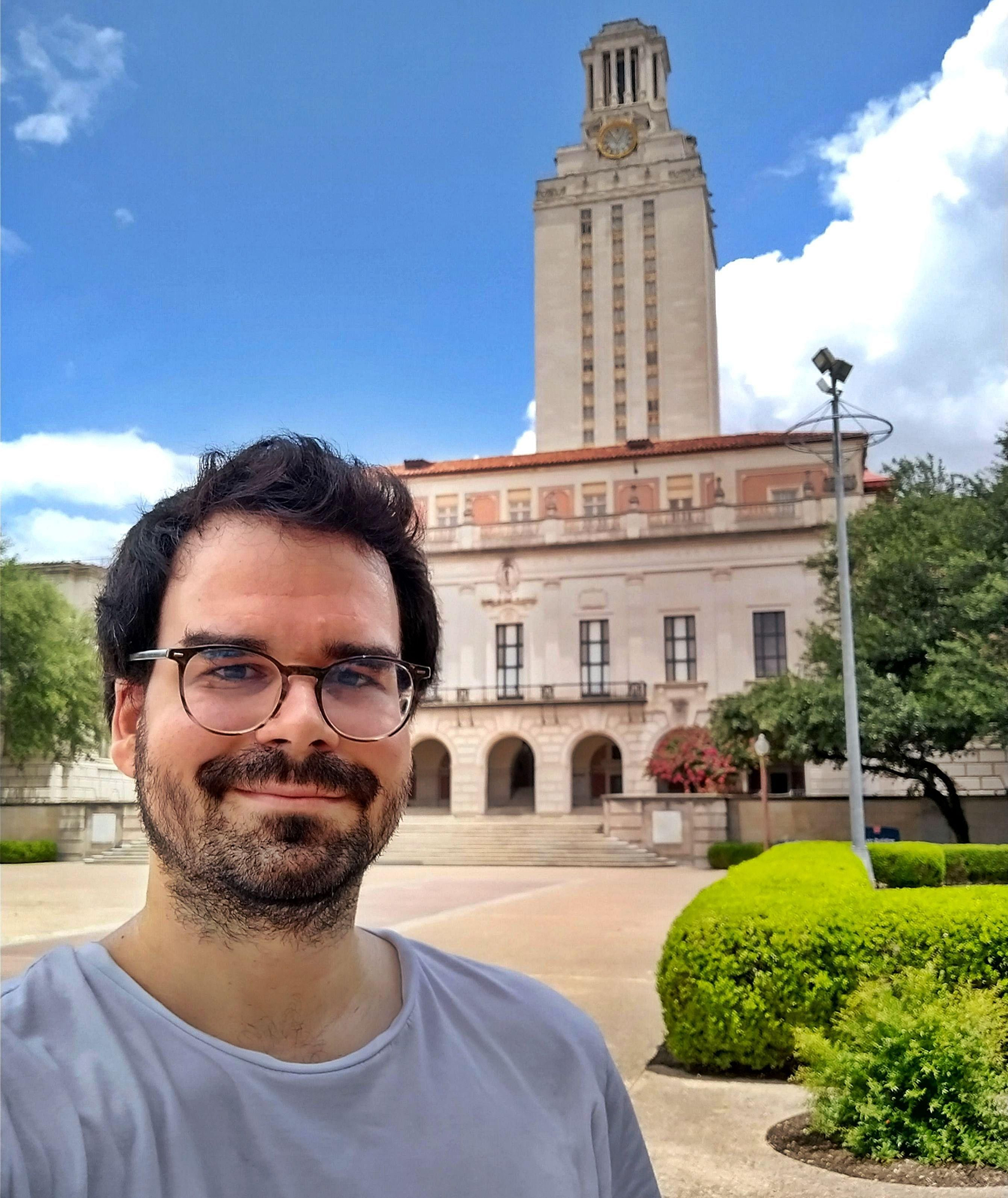 El investigador gallego Guillermo Lorenzo, en el campus de la Universidad de Texas, en Austin.