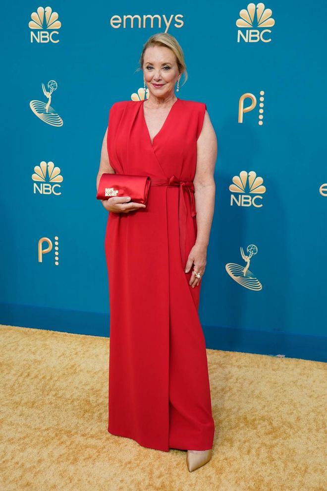 J. Smith-Cameron en los Premios Emmy 2022