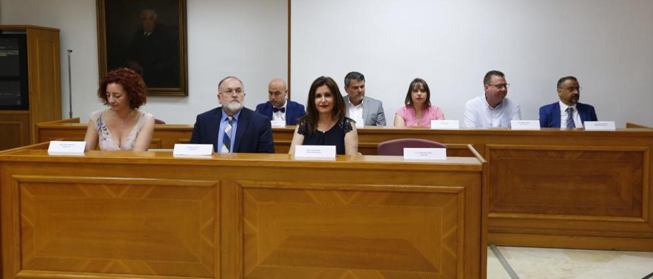 Los ediles Serrano, Antón y Pérez en primer término, durante el pleno de constitución.