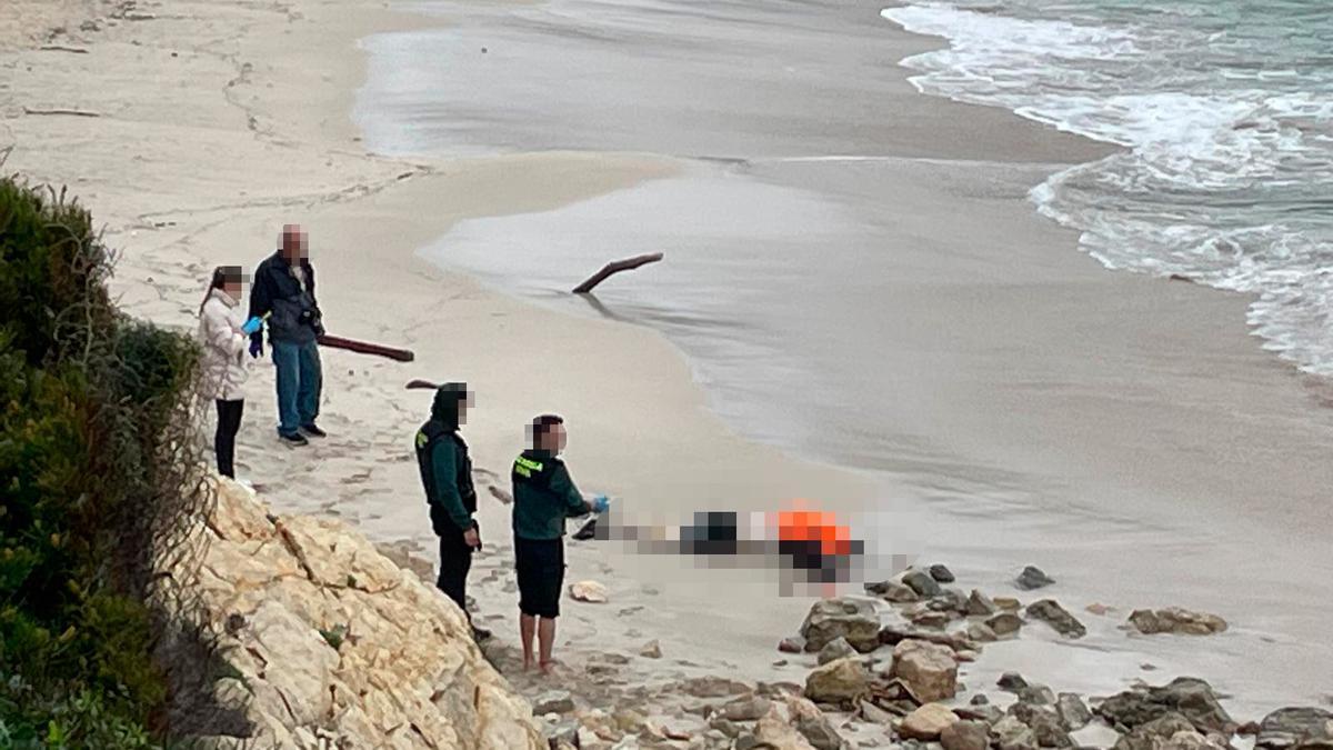 SUCESOS EN MALLORCA | Aparece el cadáver de un hombre en la playa de ...
