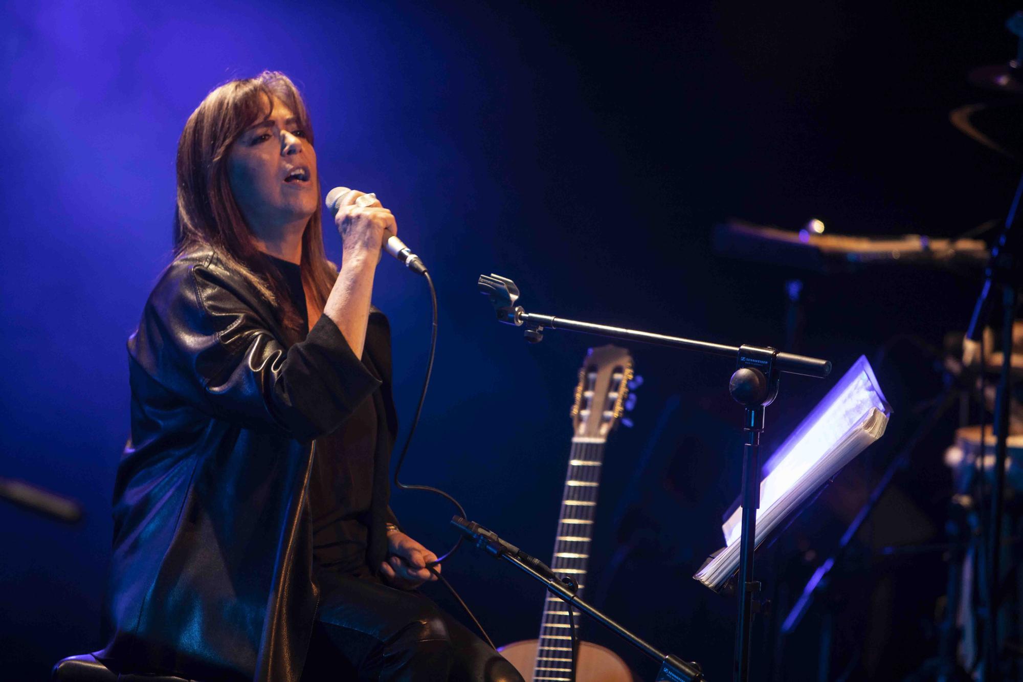 Así fue la actuación de María del Mar Bonet y Borja Penalba en el Gran Teatre de Xàtiva