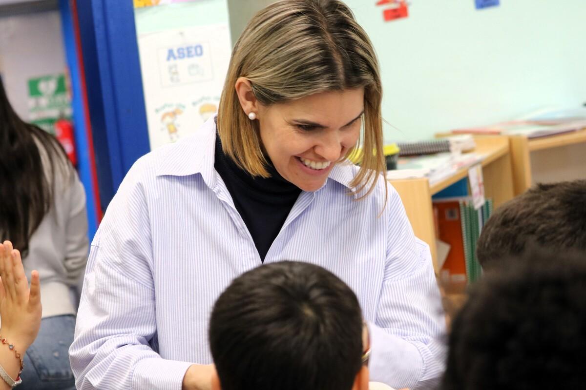 Judith Piquet con los alumnos de tercero de Primaria del CEIP Cardenal Cisneros