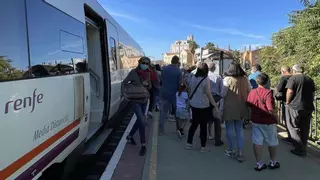 El protocolo de Renfe por el calor: Más agua y plazas sin vender por si falla el aire acondicionado