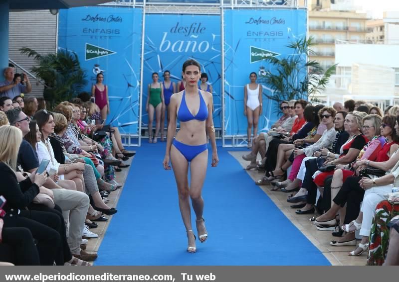 Desfile de moda de baño en el Club Naútico