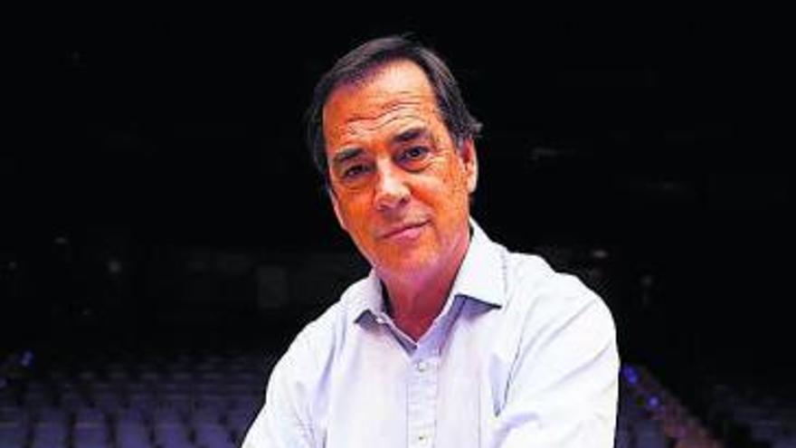 Maximiano Valdés, ayer, en el Auditorio de Oviedo, en el descanso del ensayo.