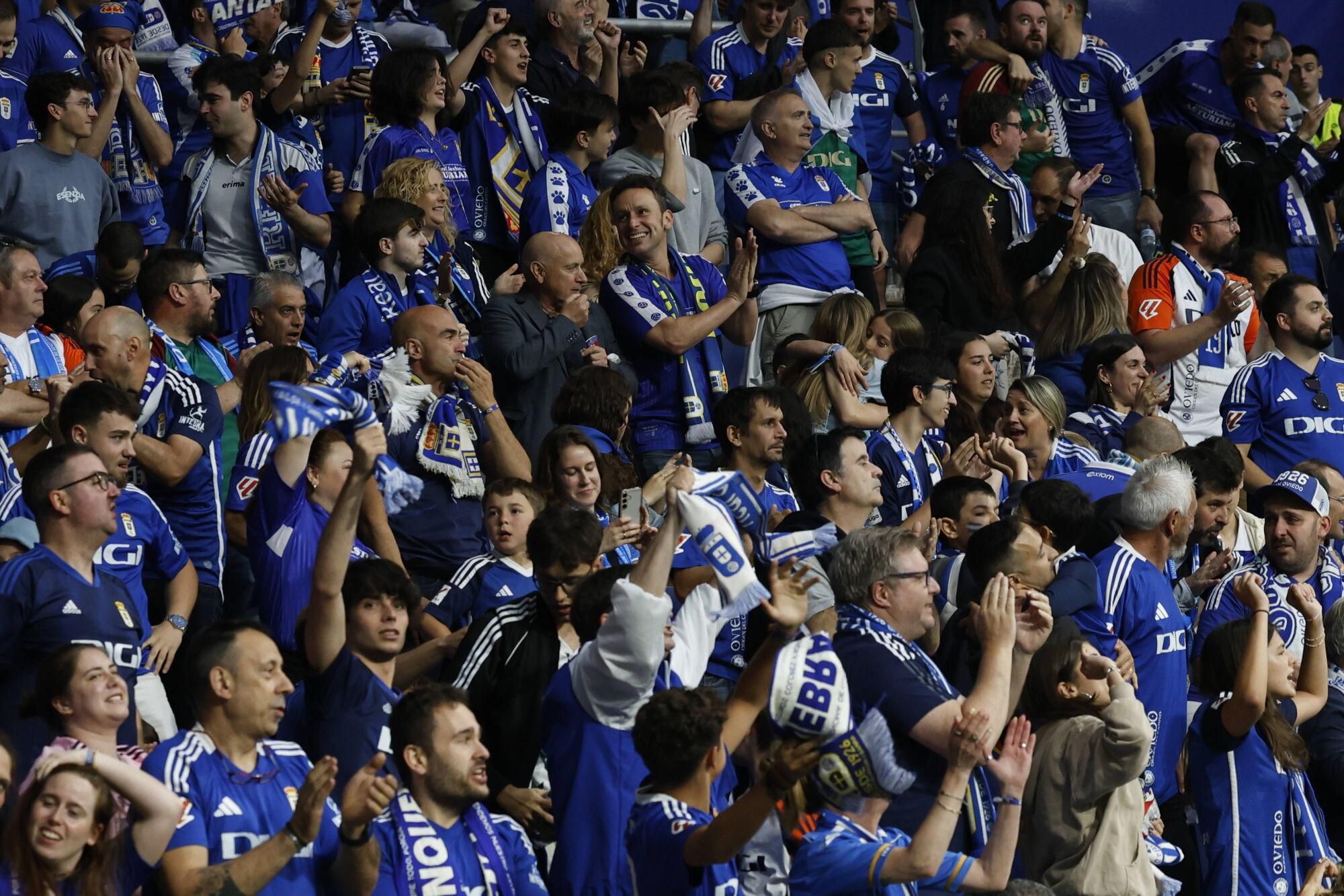 Así se vivió en el Carlos Tartiere la noche del ascenso del Oviedo a Primera División 24 años después