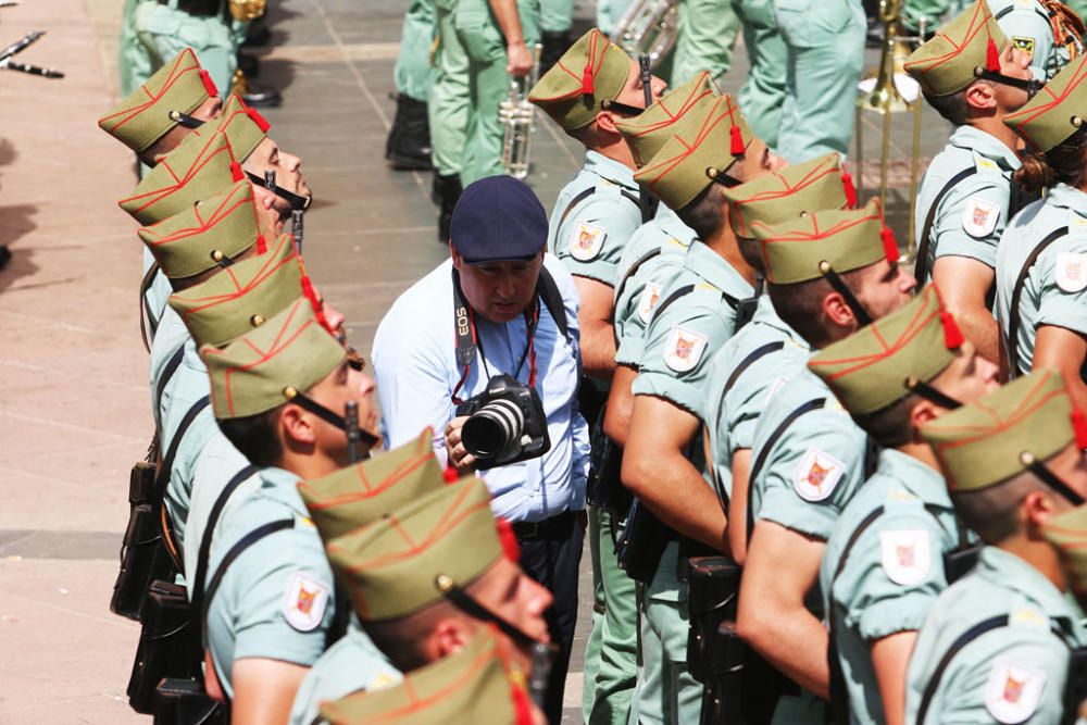 El traslado del Cristo de la Buena Muerte a cargo de la Legión volvió a congregar a numeroso público en la explanada de Santo Domingo