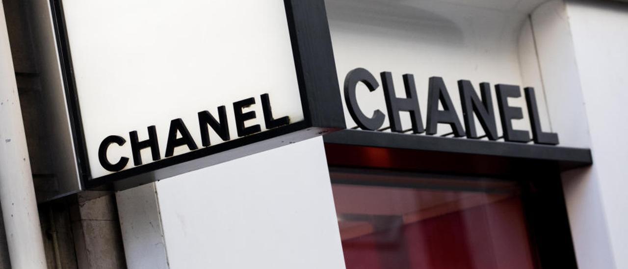 Imagen de archivo de la fachada de una tienda de Chanel en París.