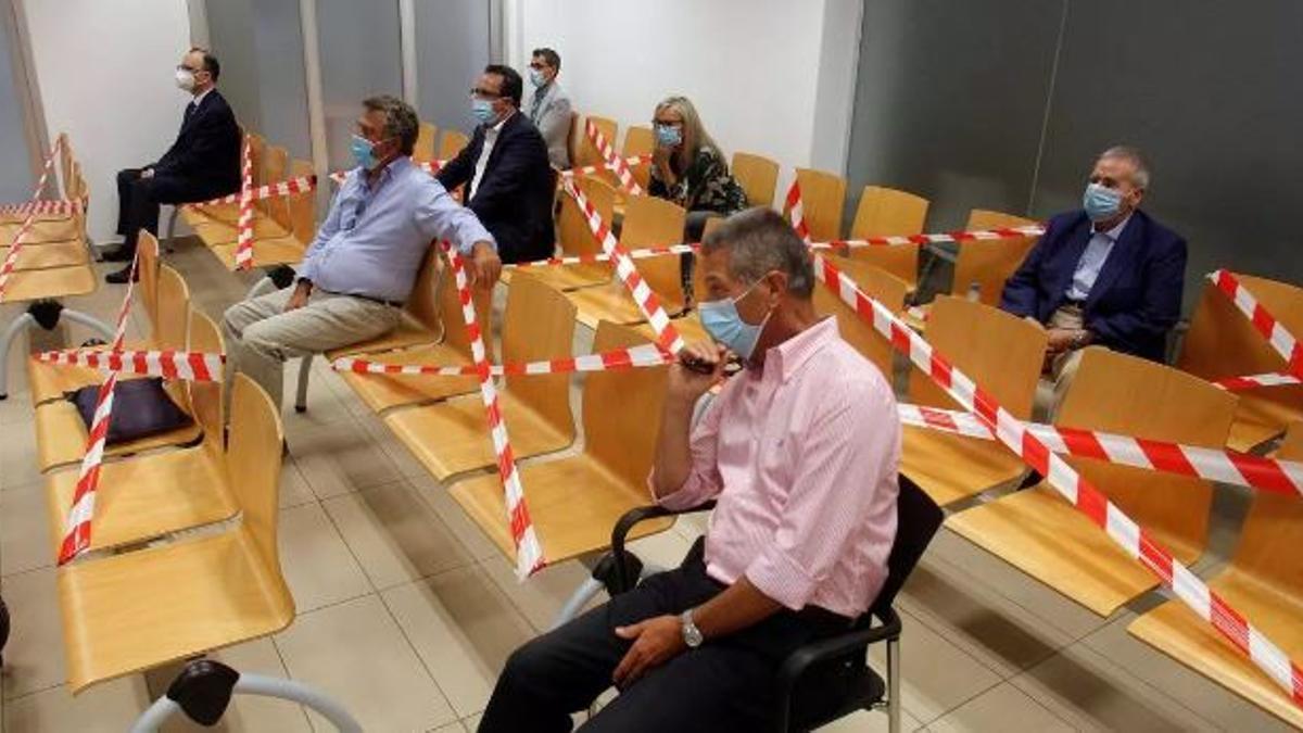 Siete de los nueve acusados en el juicio del caso PGOU en Alicante.