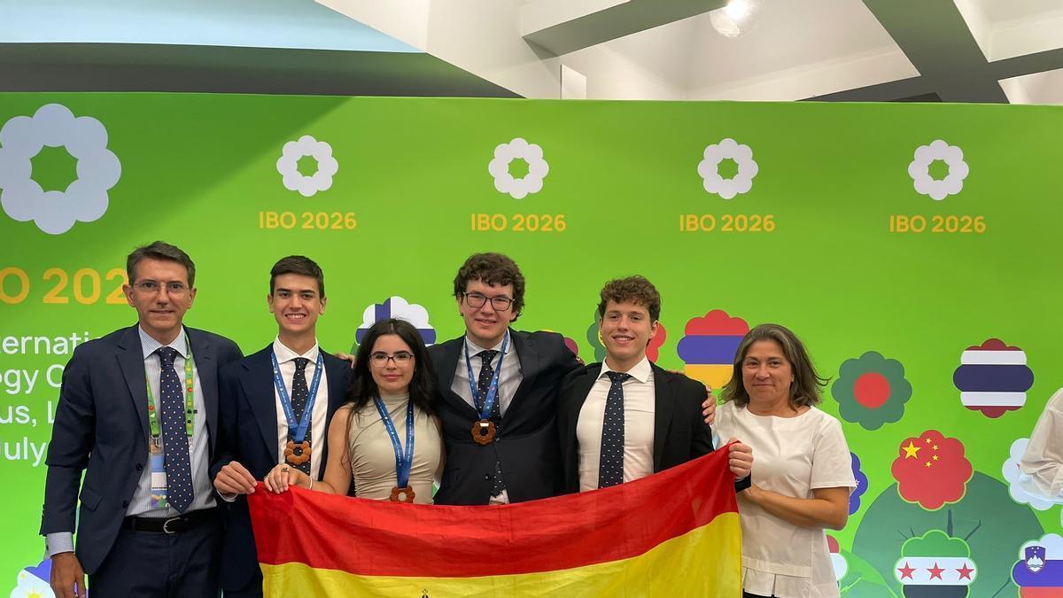 La delegación española que ha participado en la Olimpiada Internacional de Biología de 2026 que se ha celebrado en Vilna (Lituania).