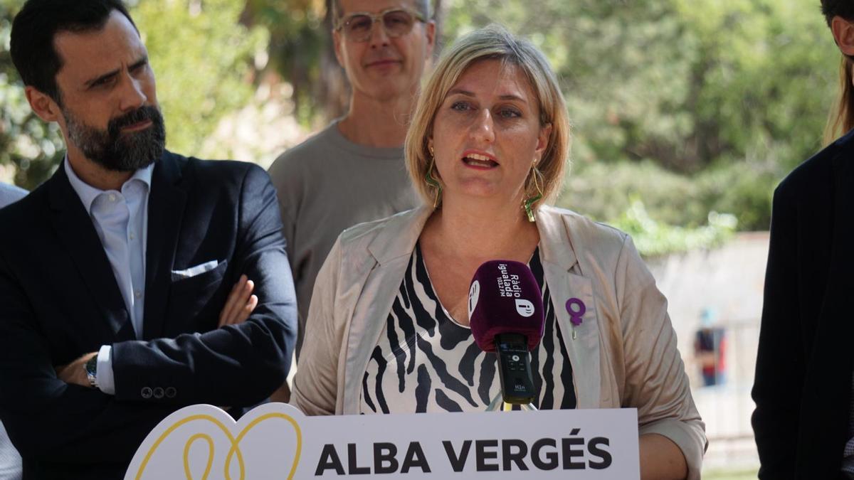 El conseller Roger Torrent amb la candidata d'ERC a Igualada, Alba Vergés