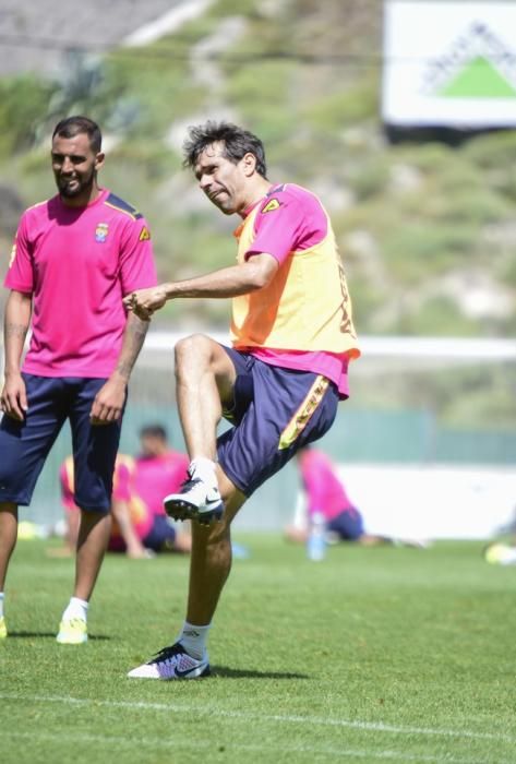 Entrenamiento de la UD Las Palmas en Barranco ...