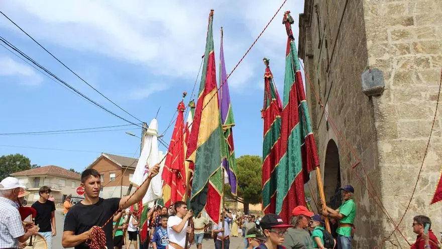 VÍDEO | Vuelve a ver la danza de los pendones y la procesión de este sábado en Donado