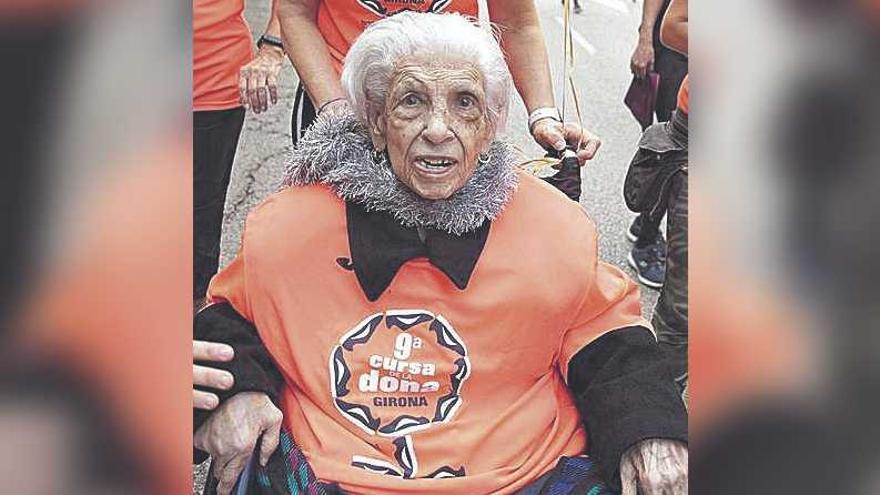 L’àvia centenària de la Cursa de la Dona ens deixa una gran petjada a Girona!