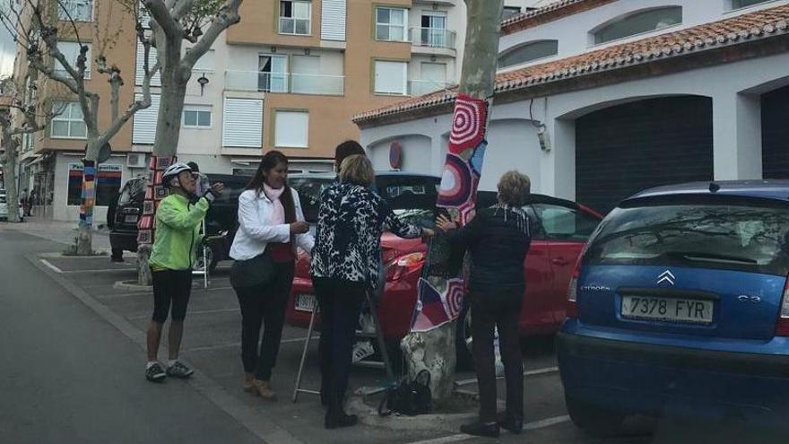 Arte con gancho y ganchillo para dar la bienvenida a la primavera en Ondara