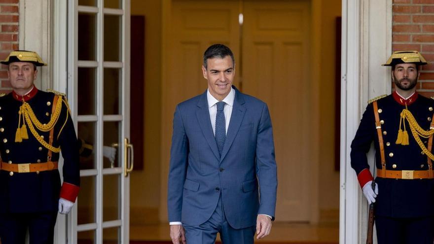 Sánchez se reúne en Moncloa con entidades e inmigrantes regularizados en otros procesos