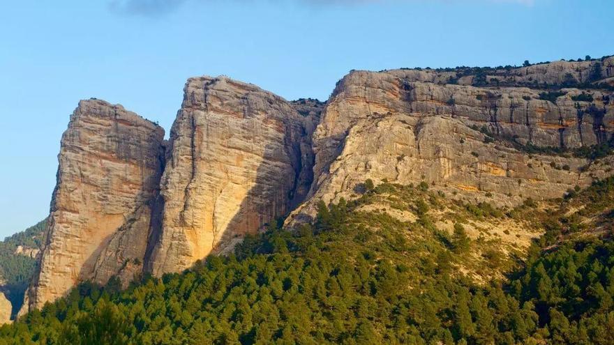 La ruta de senderismo más impresionante de España está en Aragón: tiene paredes verticales de más de 100 metros de altura y millones de años