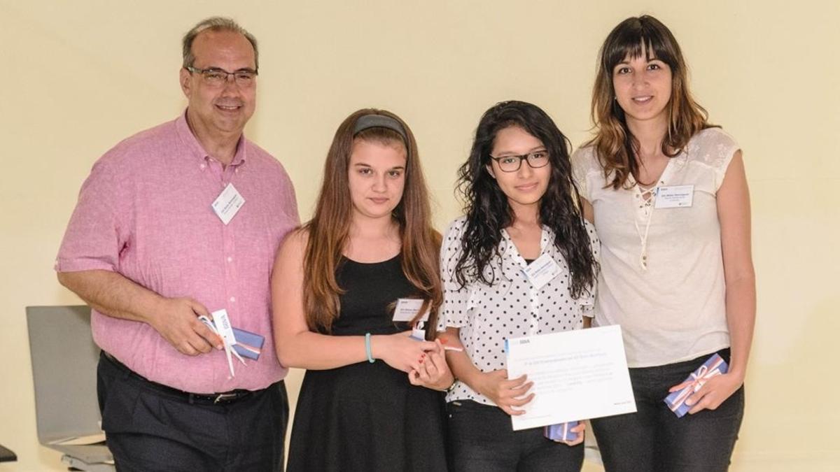 Los repesentantes del IES Bisbe Berenguer en la entrega de premios del BBVA.