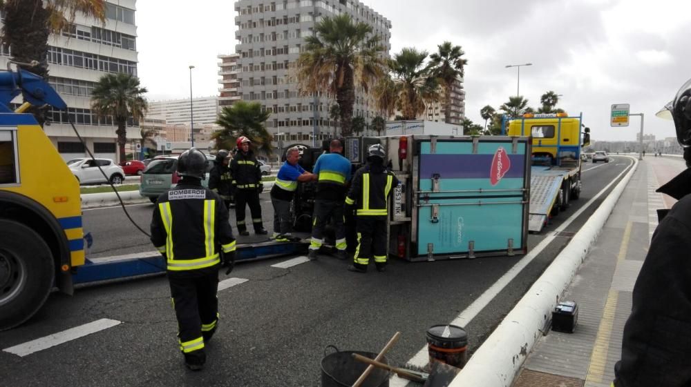 Vuelco en la Avenida Marítima