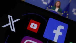 La Comisaria europea, Vera Jourová, analiza las medidas de Facebook, X (Twitter), Youtube, TikTok y otras plataformas para cumplir con la ley.