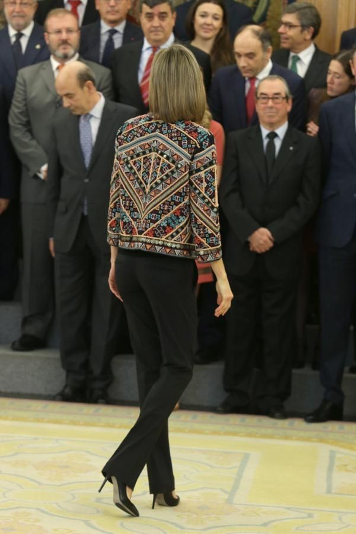 Detalle de la espalda de la chaqueta de Zara de Letizia Ortiz