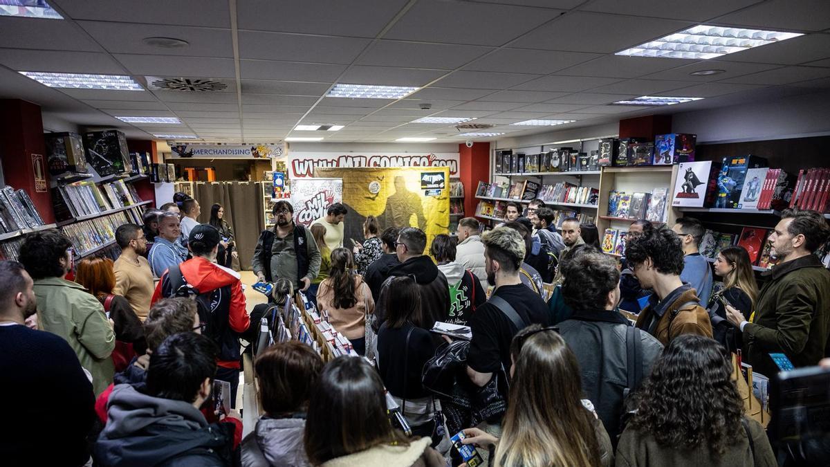 Batman’s Spanish Artist Jorge Jiménez Draws Huge Crowds in Zaragoza